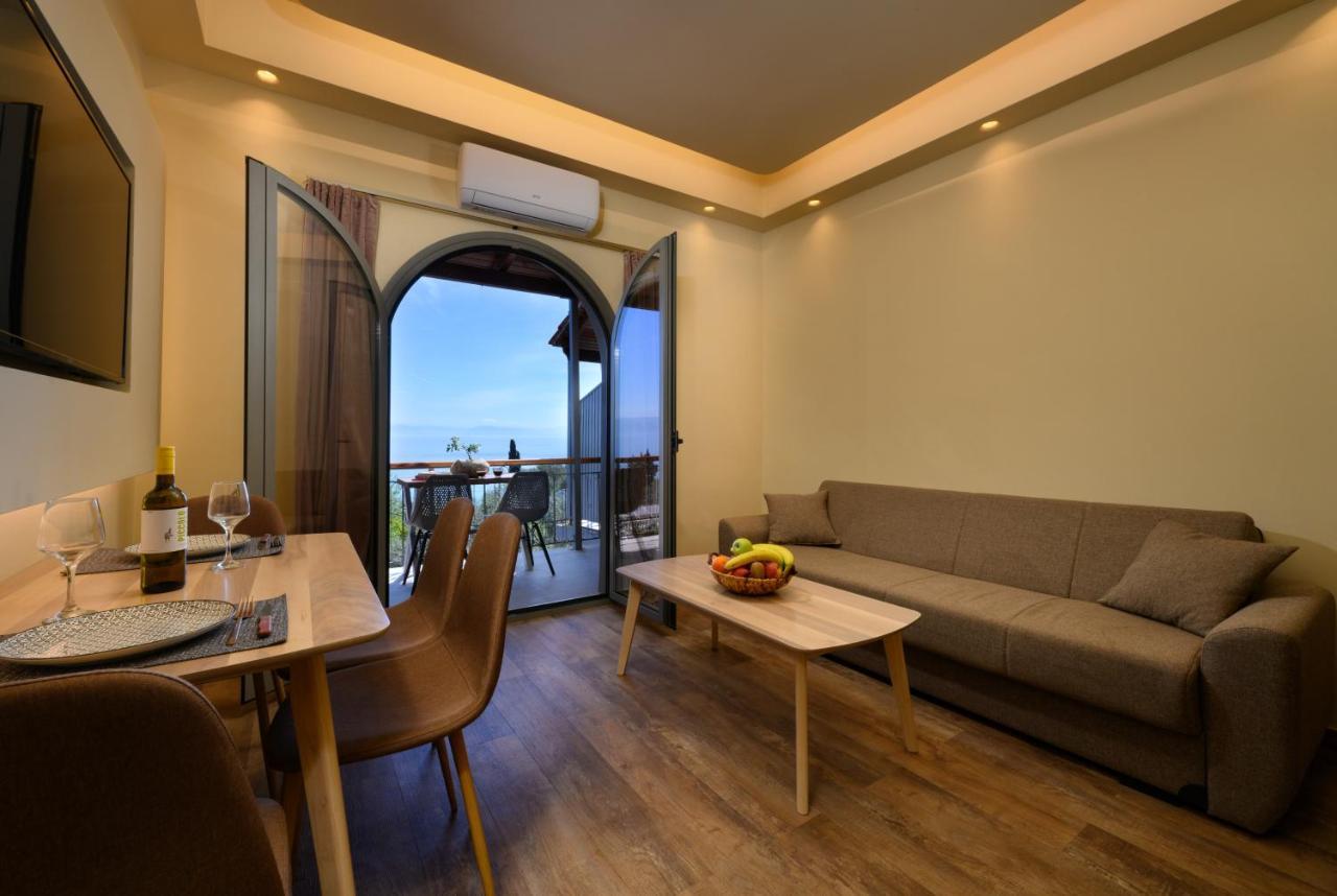 Seven Keys Luxury Suites Achílleion Buitenkant foto